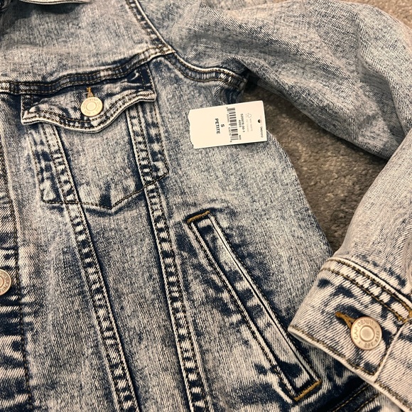 NWT puff shoulder Jean jacket - Picture 3 of 5